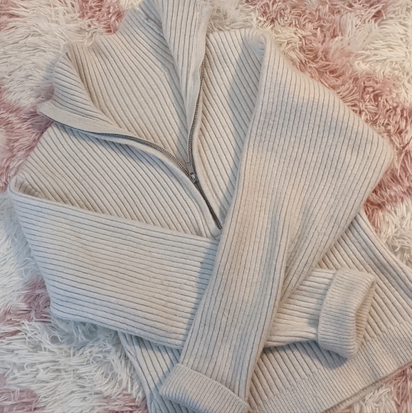 White quarter zip fleece sweater - Picture 2 of 3